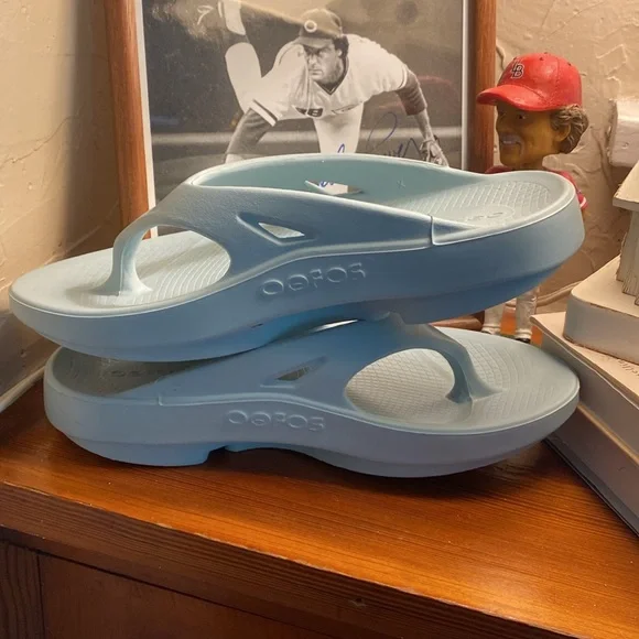 NEW Blue OOFOS Flip Flops. Great support, comfort and STYLE.  Size 7 US. 38 Eu. - Picture 2 of 8